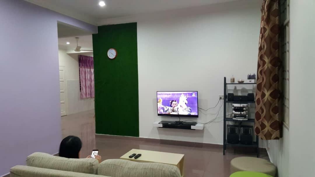 The Garden Vacation Home Lumut Extérieur photo