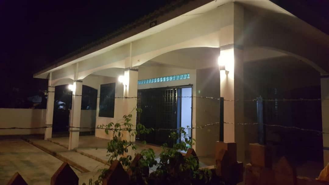 The Garden Vacation Home Lumut Extérieur photo