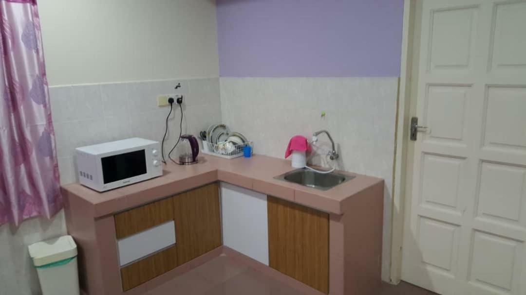 The Garden Vacation Home Lumut Extérieur photo