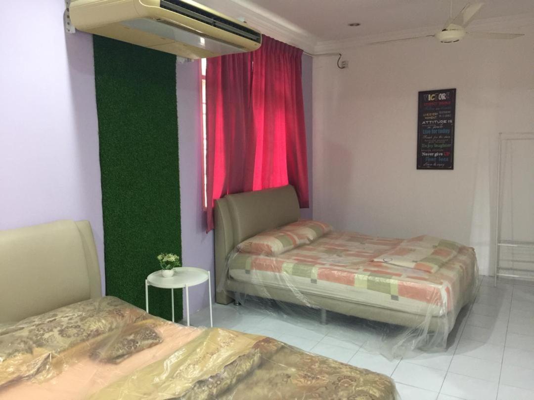 The Garden Vacation Home Lumut Extérieur photo